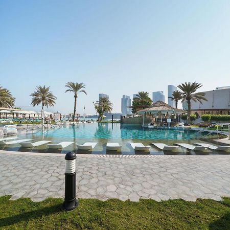 르 메르디앙 아부다비 호텔 외부 사진 The pool at the Jumeirah Beach Hotel