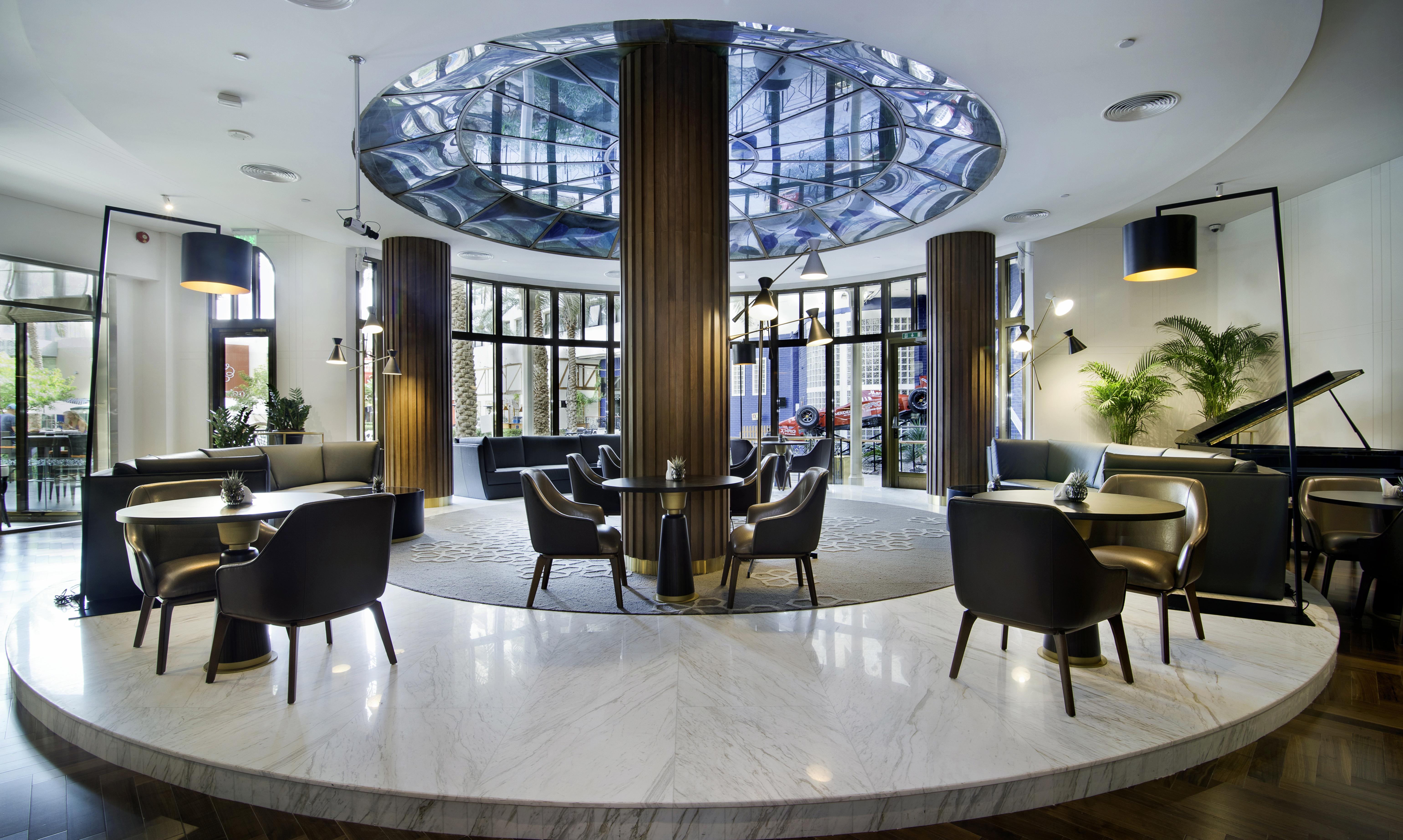르 메르디앙 아부다비 호텔 외부 사진 The lobby of the hotel