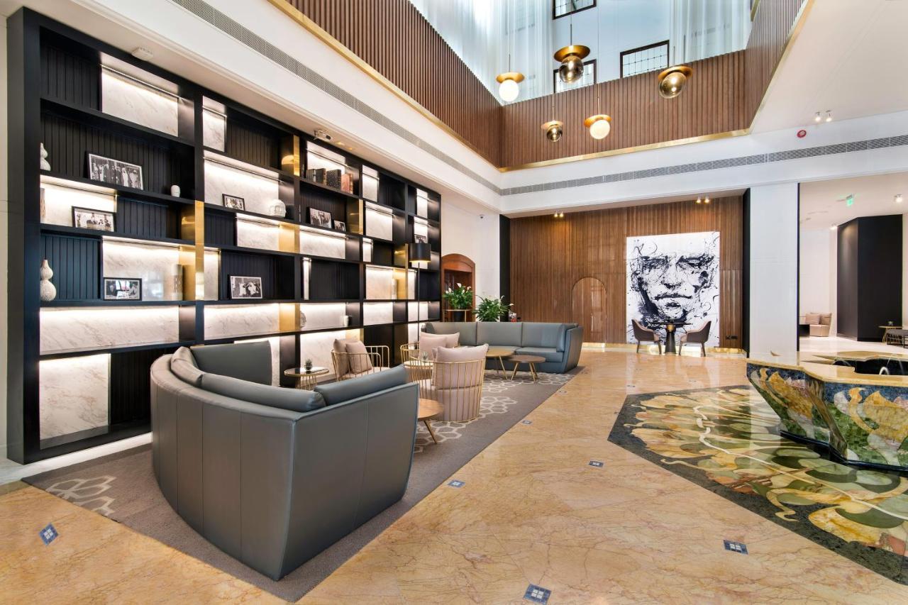르 메르디앙 아부다비 호텔 외부 사진 The lobby of the hotel