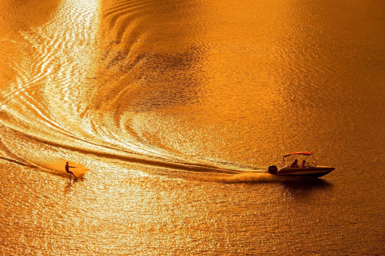 르 메르디앙 아부다비 호텔 외부 사진 Sunset at the Nile