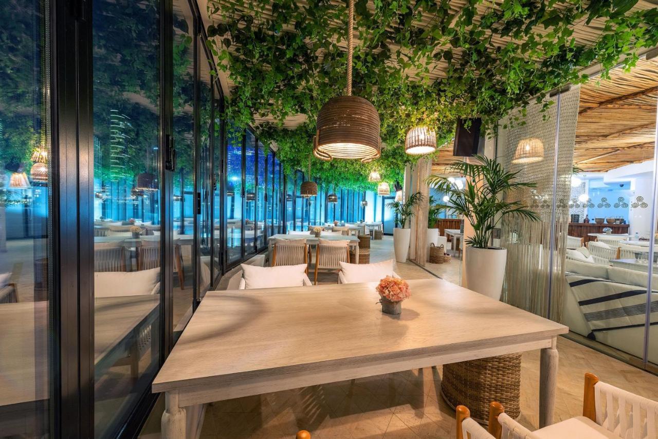 르 메르디앙 아부다비 호텔 외부 사진 The interior of the lounge