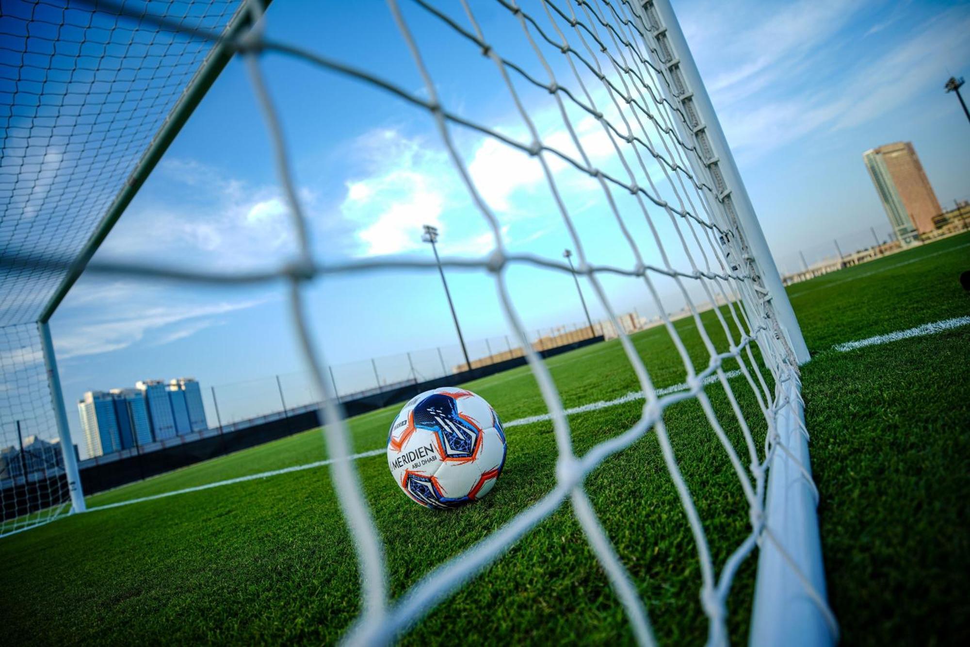 르 메르디앙 아부다비 호텔 외부 사진 Al-Shaab Club Stadium
