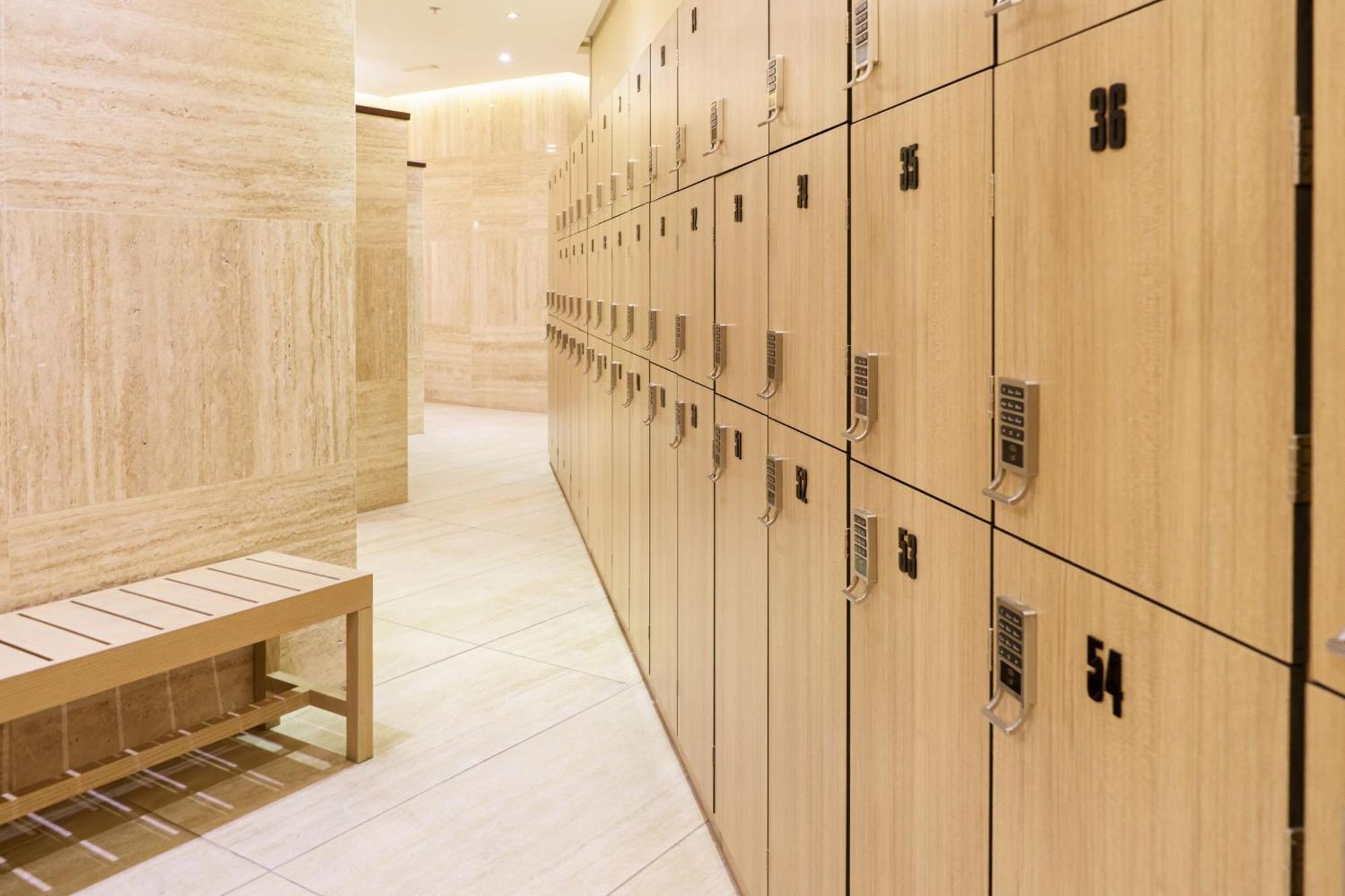르 메르디앙 아부다비 호텔 외부 사진 A locker room