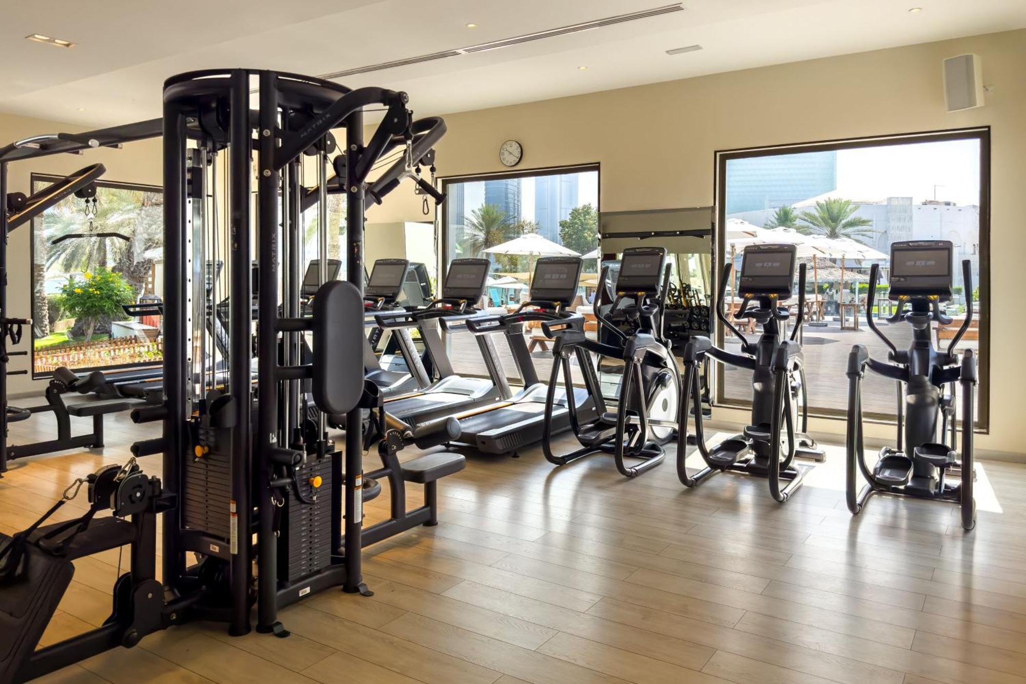 르 메르디앙 아부다비 호텔 외부 사진 The gym at the hotel