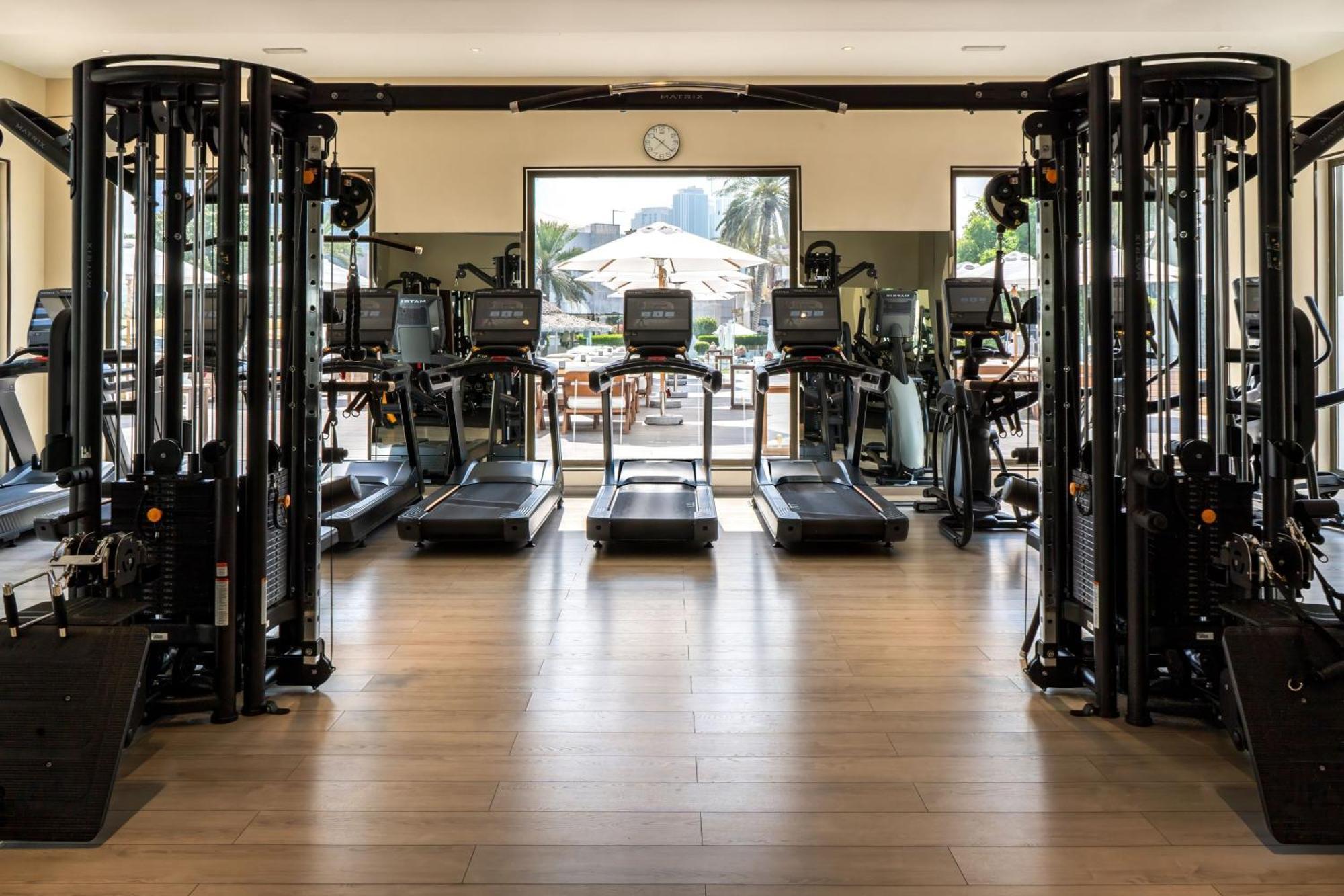 르 메르디앙 아부다비 호텔 외부 사진 The gym at the Four Seasons Hotel, Los Angeles