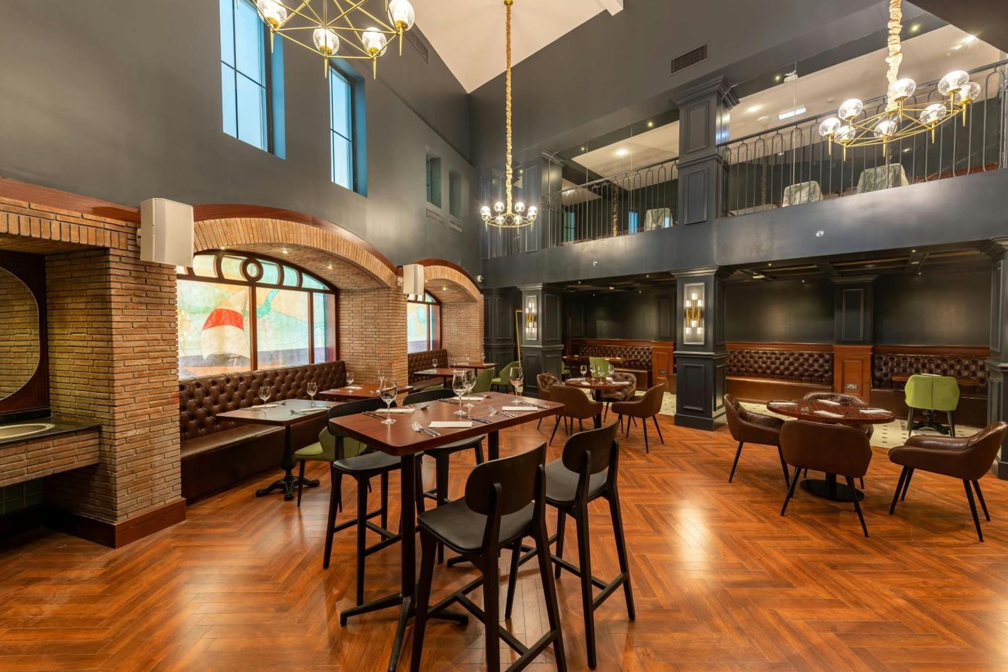르 메르디앙 아부다비 호텔 외부 사진 The interior of the restaurant